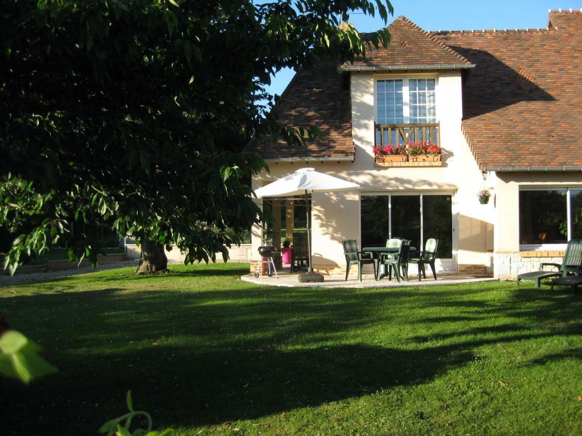 Gite De La Balle De Golf Jumieges Exterior photo