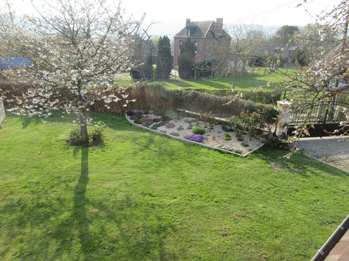 Gite De La Balle De Golf Jumieges Exterior photo