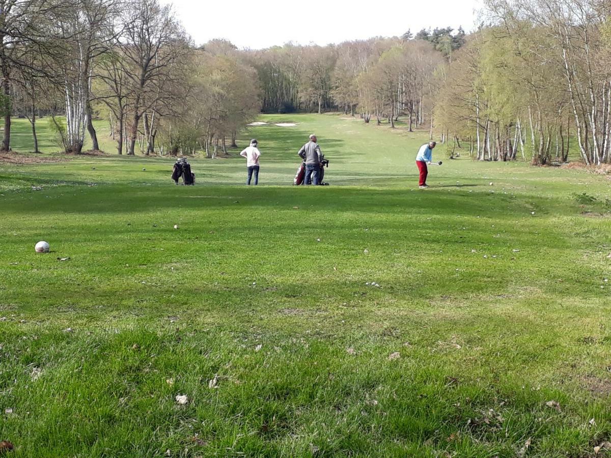 Gite De La Balle De Golf Jumieges Exterior photo